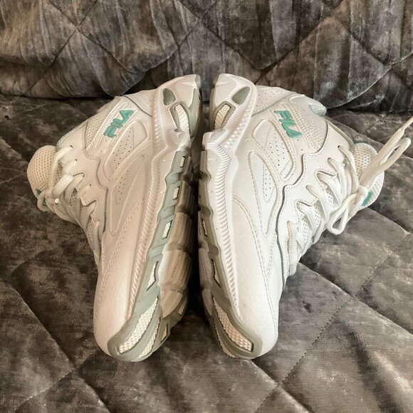 Fila Womens White Sneakers size 8 comfy classic casual EUC - Picture 7 of 11